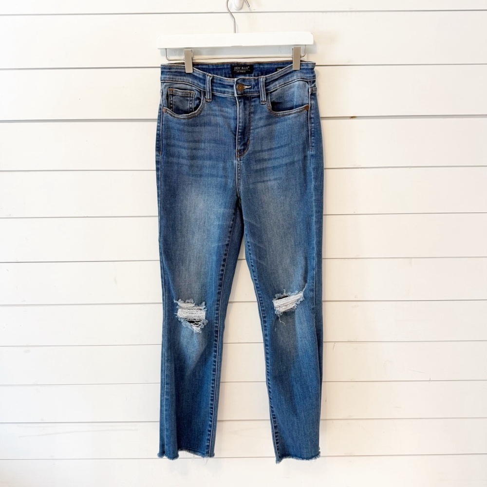 Judy Blue | Women’s distressed Straight Fit blue jeans with a frayed hem 28